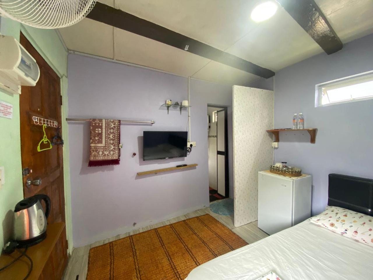 Merdeka Guest House 2 Кучинг Экстерьер фото