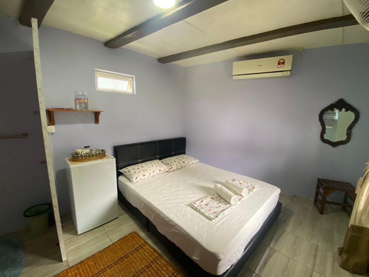 Merdeka Guest House 2 Кучинг Экстерьер фото