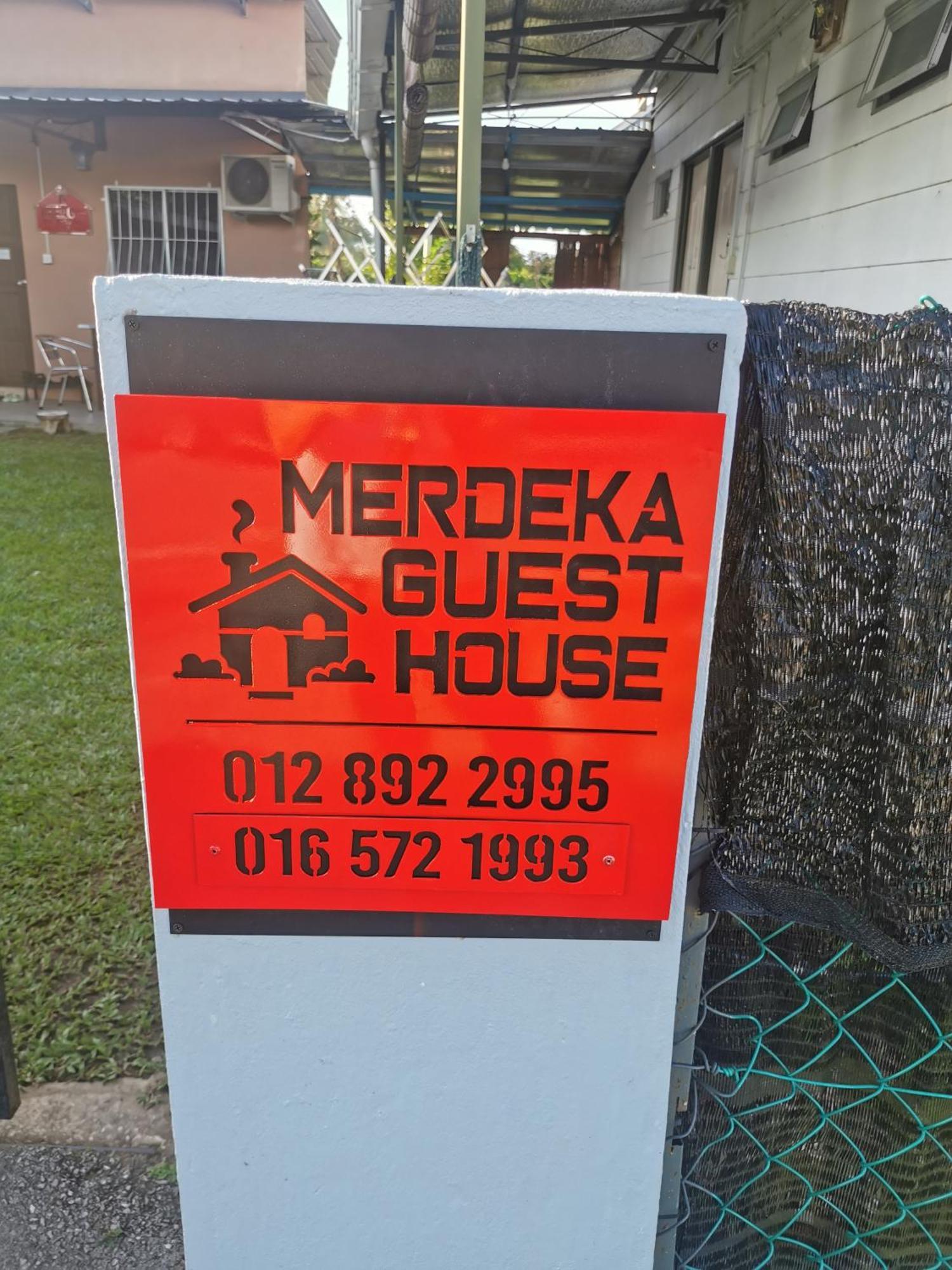 Merdeka Guest House 2 Кучинг Экстерьер фото
