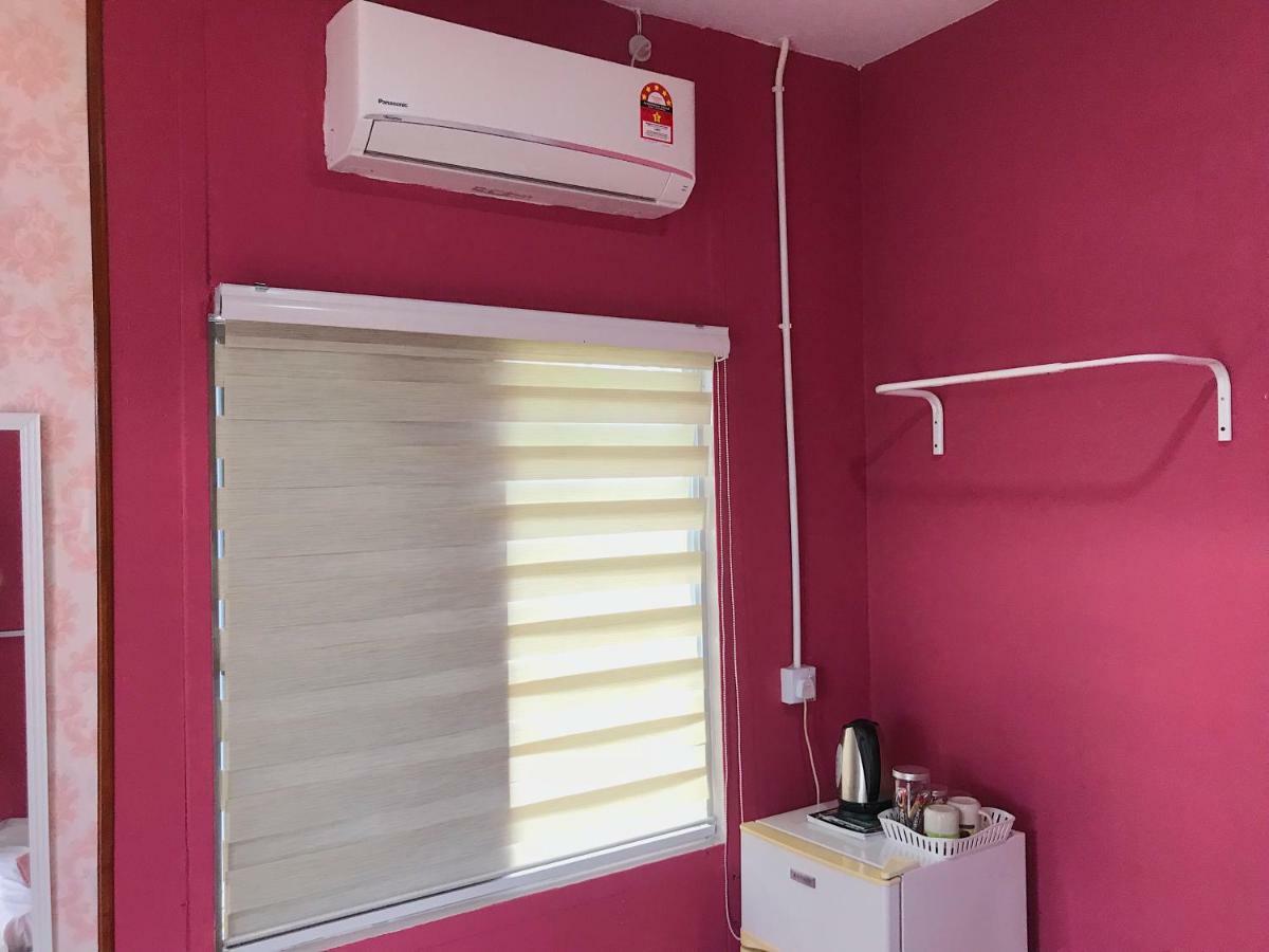 Merdeka Guest House 2 Кучинг Экстерьер фото