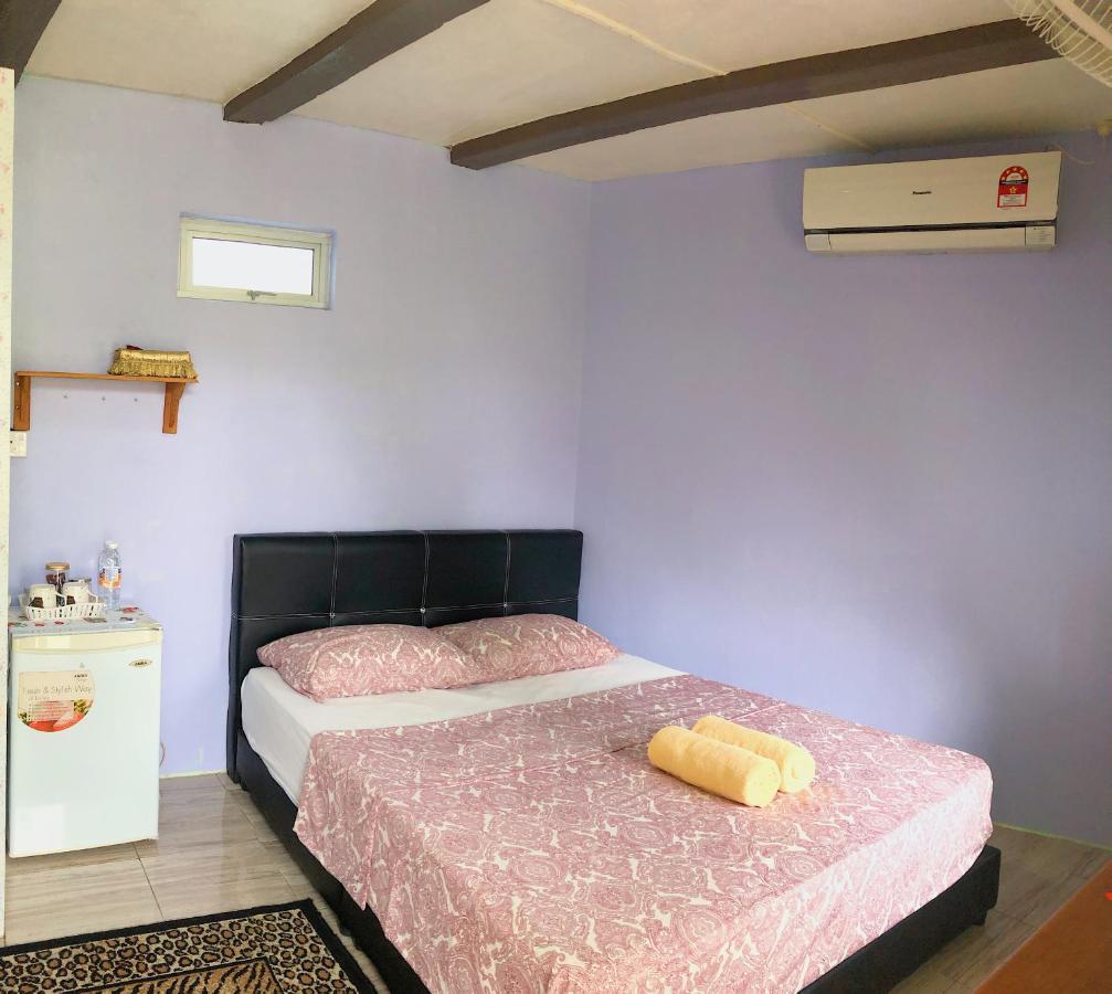 Merdeka Guest House 2 Кучинг Экстерьер фото