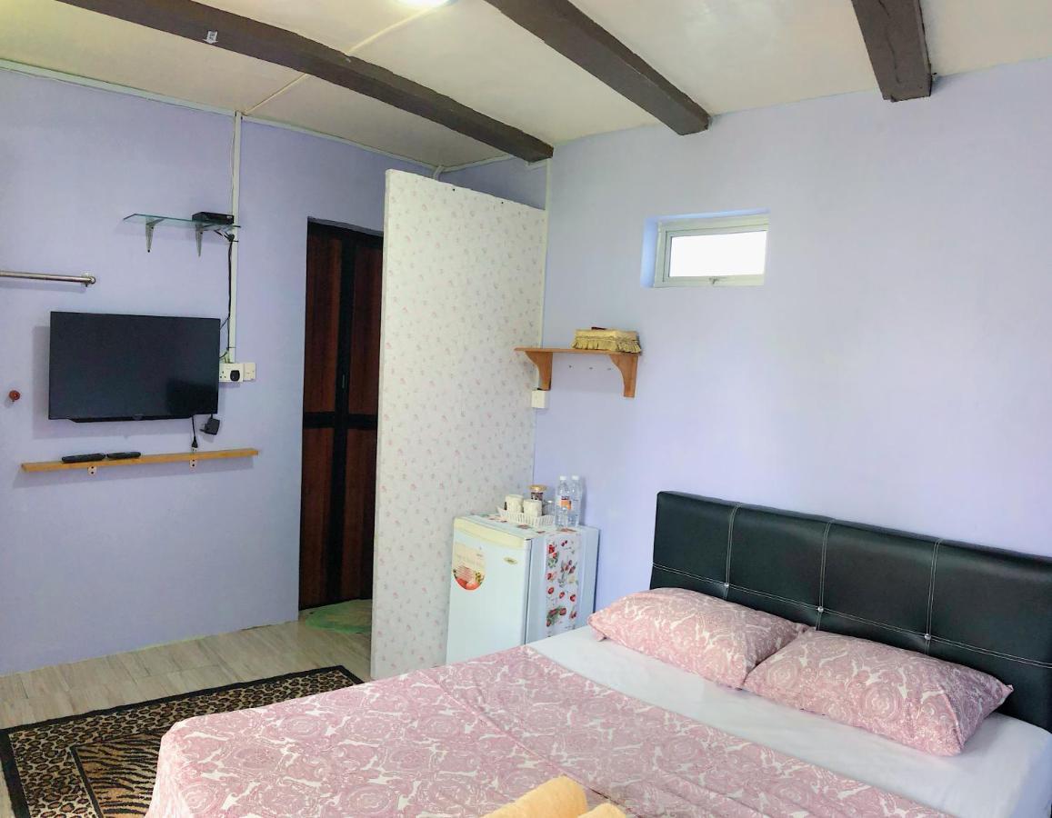 Merdeka Guest House 2 Кучинг Экстерьер фото