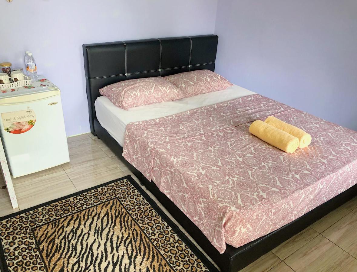 Merdeka Guest House 2 Кучинг Экстерьер фото
