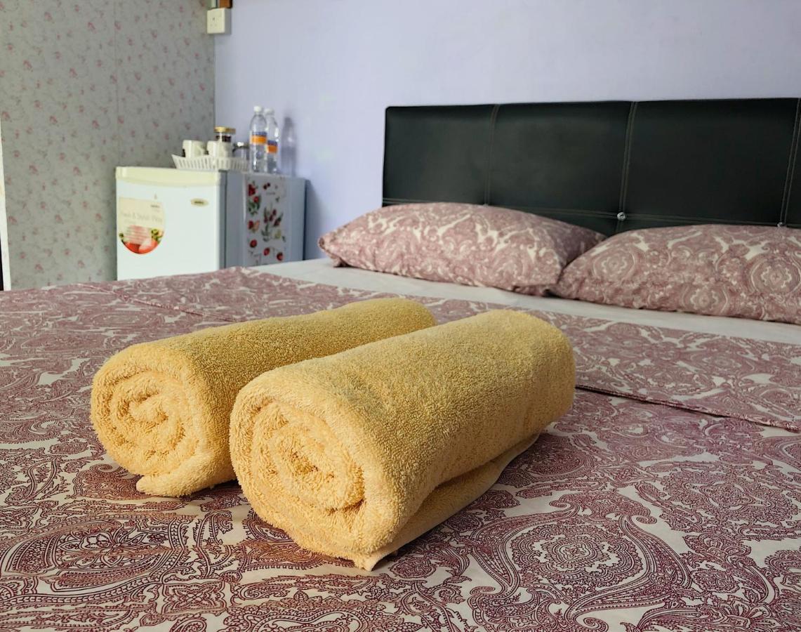 Merdeka Guest House 2 Кучинг Экстерьер фото